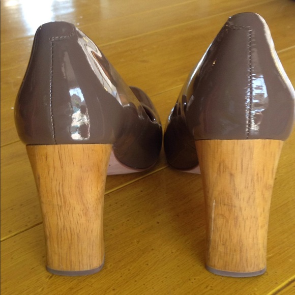 Corso Como Taupe Patent Leather Wooden Heels- 7M - Picture 4 of 8